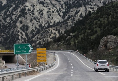 سر آزادراه تهران-شمال با آخوندی دست دادیم