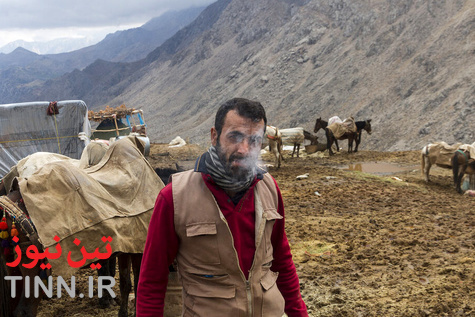 جدال مرگ و زندگی برای حمل کالا در کوهستان 