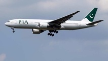 Pakistan International Airlines Boeing 777 Engine Shuts Down in Flight