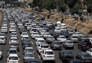 ترافیک سنگین در ورودی های پایتخت؛ آزادراه قزوین–کرج–تهران پرترافیک ترین جاده امروز