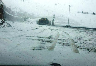 جاده هراز ساعت ۲۰ امشب مسدود می‌ شود/ بارش برف و مه‌گرفتگی در برخی محورها
