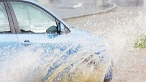 بارش باران در برخی محورهای استان‌ های مازندران و گیلان