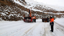 کاهش حوادث رانندگی و تامین ایمنی تردد جاده ای در اردبیل؛  نیازمند تامین اعتبار برای راهداری زمستانی 