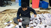 ازدحام در دفاتر مسافرتی برای صدور ویزای اربعین