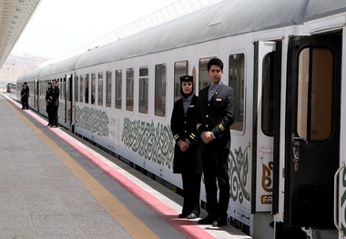 استخدام مهماندار در قطارهای ۵ ستاره فدک