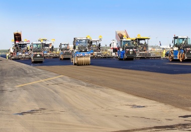 Frankfurt Airport lays new asphalt surface on Runway 18 West