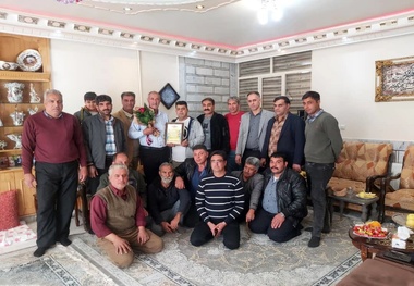 تقدیر رانندگان کامیون از راننده پیشکسوت اصفهانی