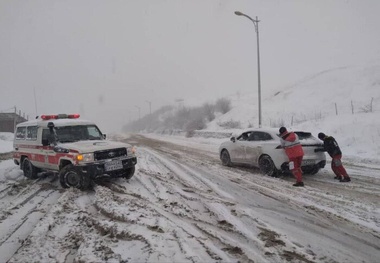 بارش برف و باران در ارتفاعات محورهای چالوس و هراز 