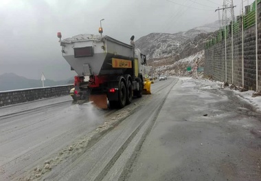 راهداری زمستانه در بام ایران با ماشین آلات فرسوده
