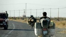 مردمی که برای فرار از فقر به دامن مرگ و قاچاق سوخت پناه می‌برند+فیلم