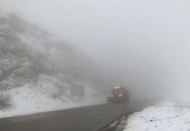 کولاک و مه غلیظ در جاده های زنجان حاکم است
