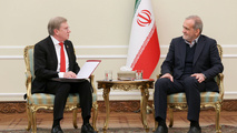 عزم دولت ایران برای تکمیل راهگذر شمال جنوب جدی است/وزیر راه و شهرسازی پیگیر اجرای توافقنامه خط آهن رشت آستارا است 
