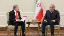 عزم دولت ایران برای تکمیل راهگذر شمال جنوب جدی است/وزیر راه و شهرسازی پیگیر اجرای توافقنامه خط آهن رشت آستارا است 