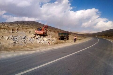 نگاه ویژه راهداران شهرستان کیار به محور دستگرد به سمت گردنه کت