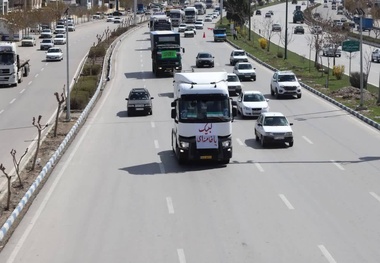 کامیون‌ داران آذربایجان غربی با شعار «در میدان هستیم» به بنادر اعزام شدند