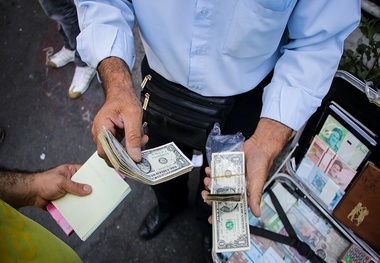 قیمت دلار آزاد ۵۷۰ تومان کمتر از نیما