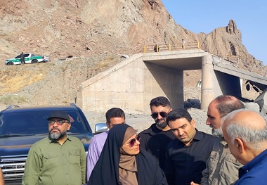 عملیات آواربرداری و ترمیم مسیرهای آسیب دیده هرمزگان بی وقفه ادامه دارد 