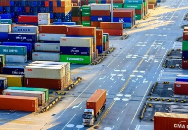 آمریکا وضع تعرفه کالاهای چینی را به تأخیر می اندازد