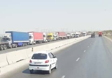 عکس| تشکیل صف یک کیلومتری برای دریافت سوخت