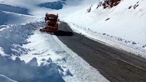 تردد در گردنه محور سروآباد - پاوه فقط با زنجیرچرخ امکانپذیر است