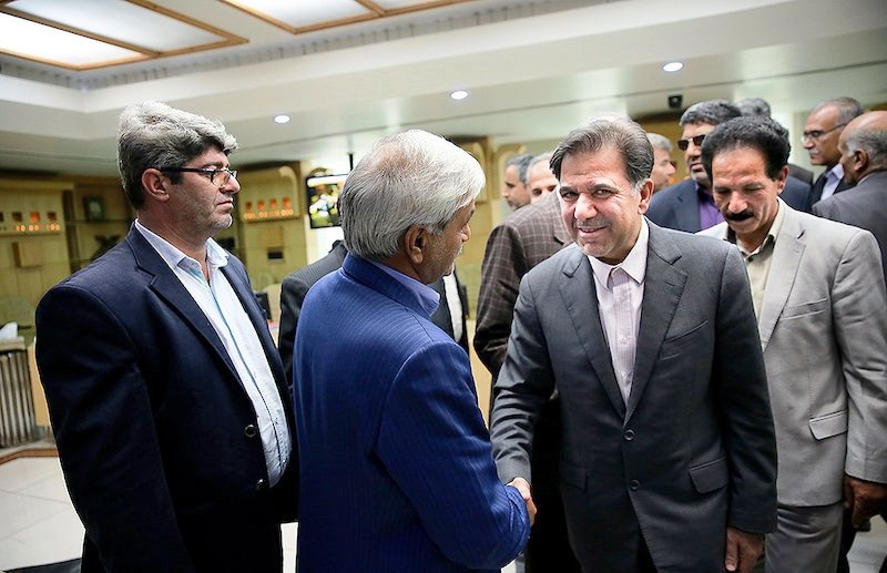 آخوندی در جلسه با کامیون داران.jpg4