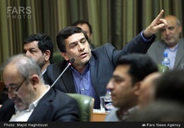 اعتراض به قرارداد شهرداری با شرکتی که بلیت مترو و اتوبوس می‌فروشد