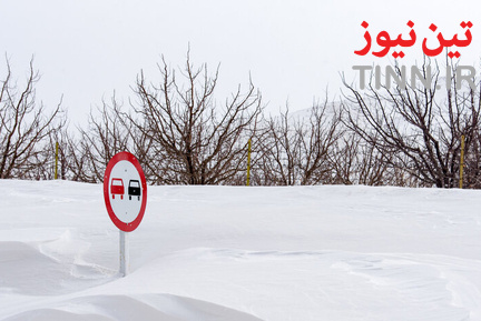 تلاش راهداران برای بازگشایی جاده‌ها در استان آذربایجان غربی
