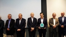 اعطای نشان عالی روابط عمومی به دپارتمان ارتباطات هلدینگ دکا