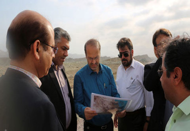 بازدید معاون مهندسی و توسعه امور زیربنایی سازمان بنادر از پروژه های فنی و عمرانی بندر شهید رجایی