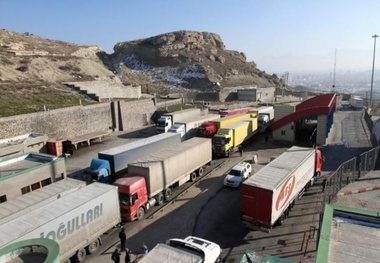 فک پلاک و توقیف خودرو؛ در انتظار تانکرهای متوقف در سطح شهر پیرانشهر