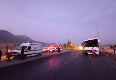 ۴ فوتی و ۳۰ مصدوم در پی واژگونی اتوبوس زائران مشهد در خراسان جنوبی