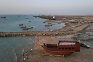  لنج ۶۰۰ تُنی چوبی در بندر تاریخی کُنگ به آب رسید
