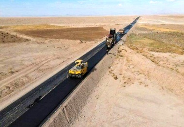 آغاز عملیات پروژه های عمرانی بهسازی محورهای استان خراسان جنوبی 