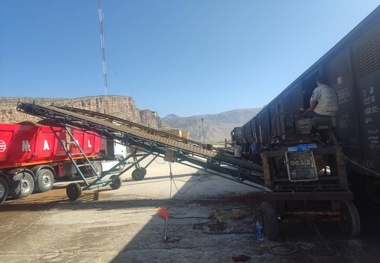توسعه حمل بار ریلی در اولویت برنامه اداره کل راه آهن فارس قرار گرفت