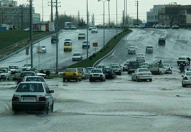 جاده‌های بیش از ۵ استان بارانی است