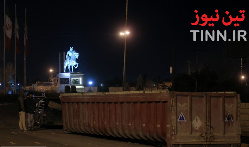 برخورد کامیون با پل عابرپیاده در مشهد