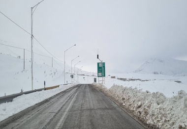 عملیات راهداری زمستانی در گردنه تیوان خراسان رضوی