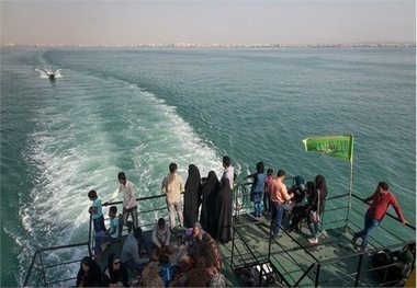 جزیره خارک میزبان نخستین کاروان راهیان نور دریایی شد