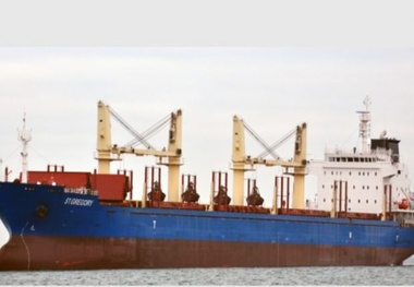 Bulk carrier runs aground off Greece