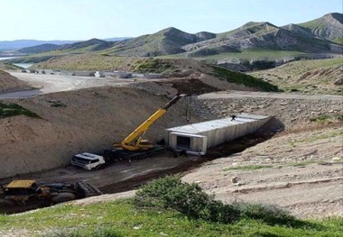 اتمام عملیات احداث پل در محور سومار توسط راهداران گیلانغرب‌