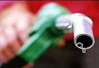 ۴ سناریوی وزارت نفت برای قیمت بنزین / افزایش کارمزد جایگاه ‌CNG از ابتدای۹۳ / سهمیه موجود کارت‌ها نمی‌سوزد