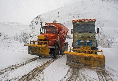 نخستین برف پاییزی جاده های کوهستانی گلستان را سفیدپوش کرد