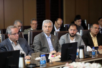 نشست وزیر راه  و مدیرعامل راه آهن  با مدیران ریلی