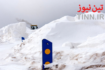 تلاش راهداران برای بازگشایی جاده‌ها در استان آذربایجان غربی