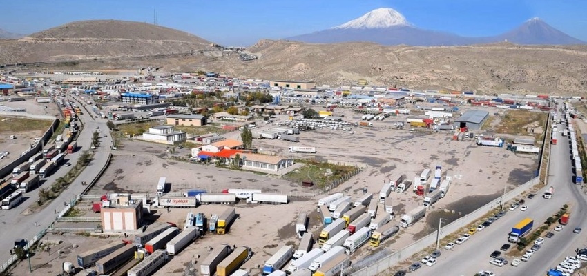 چرا کامیون‌ ها پشت مرزهای شمال‌ غرب متوقف می‌ شوند؟