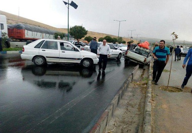  جاده اهواز به غیزانیه به دلیل تصادف زنجیره ای مسدود است
