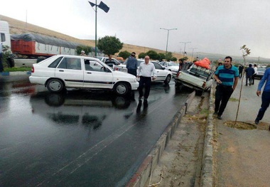  جاده اهواز به غیزانیه به دلیل تصادف زنجیره ای مسدود است