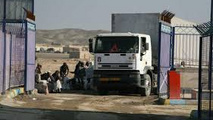 کامیون های ایرانی در مرز نیمروز افغانستان ، از ارائه ویزا و رودپاس معاف شدند