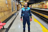 کارگر متروی تهران کیف حاوی ۱۵۰ گرم طلا را به صاحبش برگرداند 