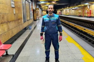 کارگر متروی تهران کیف حاوی ۱۵۰ گرم طلا را به صاحبش برگرداند 